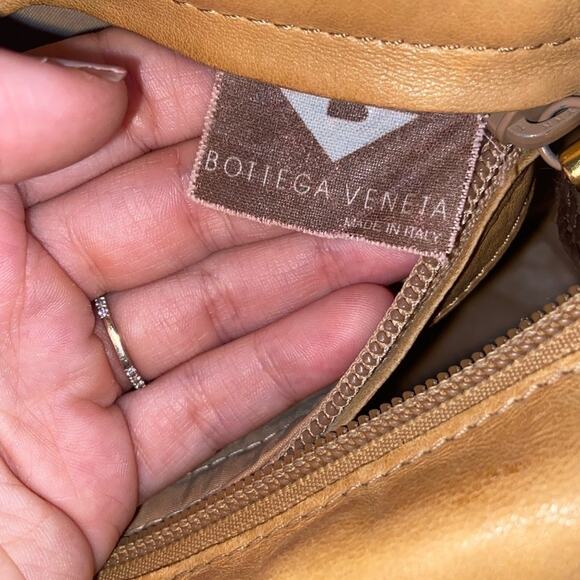 Bottega Veneta Intrecciato Beige/Brown Leather Crossbody – Rare Medium - Picture 5 of 11